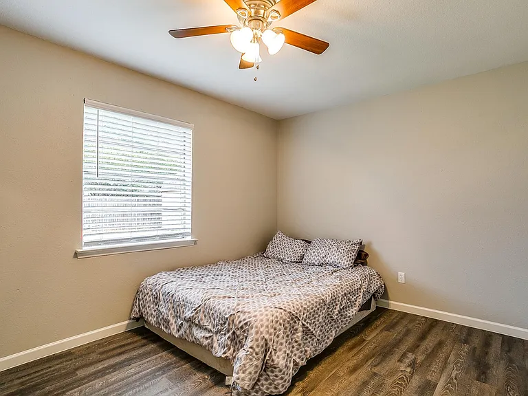 512 Stallion Ln — Photo 12