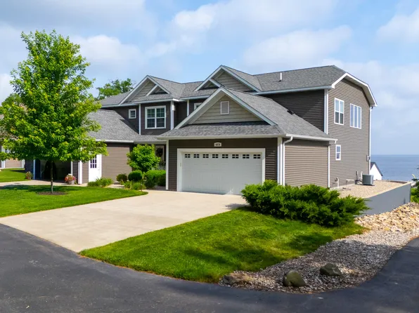 4876 W Houghton Lake Dr, Houghton Lake, MI 48629