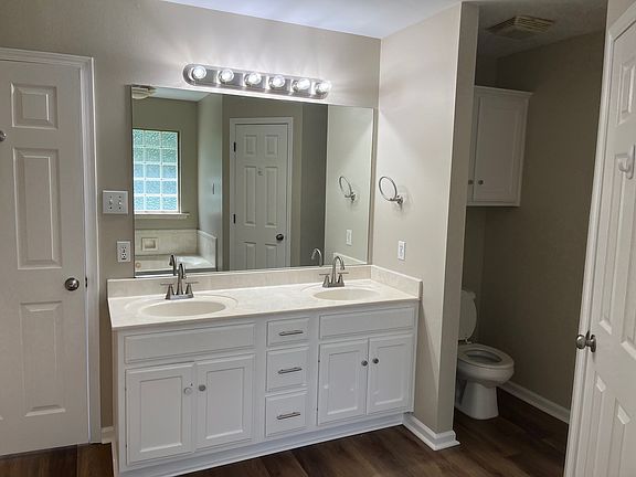 3rd image of 27 Emerald Cir