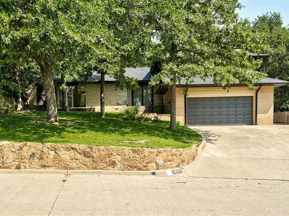 1829 N Oakhill Rd, Bethany, OK 73008