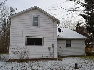 4541 Royalton Center Rd, Gasport, NY 14067