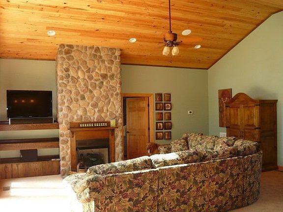 Living room w/Stone FP