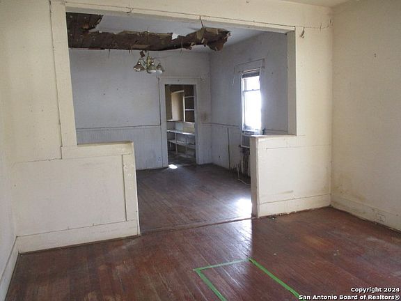 4th image of 310 COMPTON AVENUE