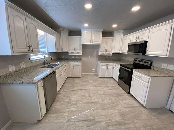 2nd image of 3716 Cobblestone Dr