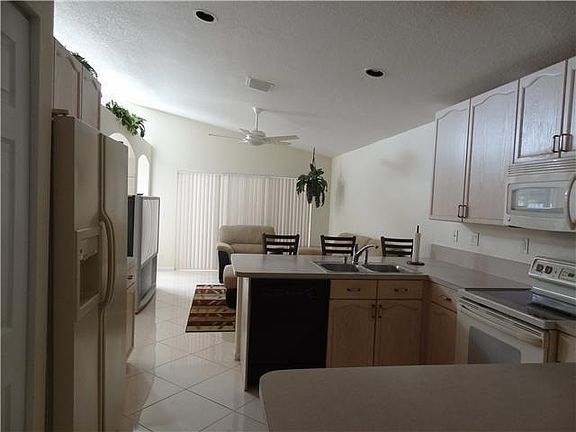5th image of 4214 Maggiore Way