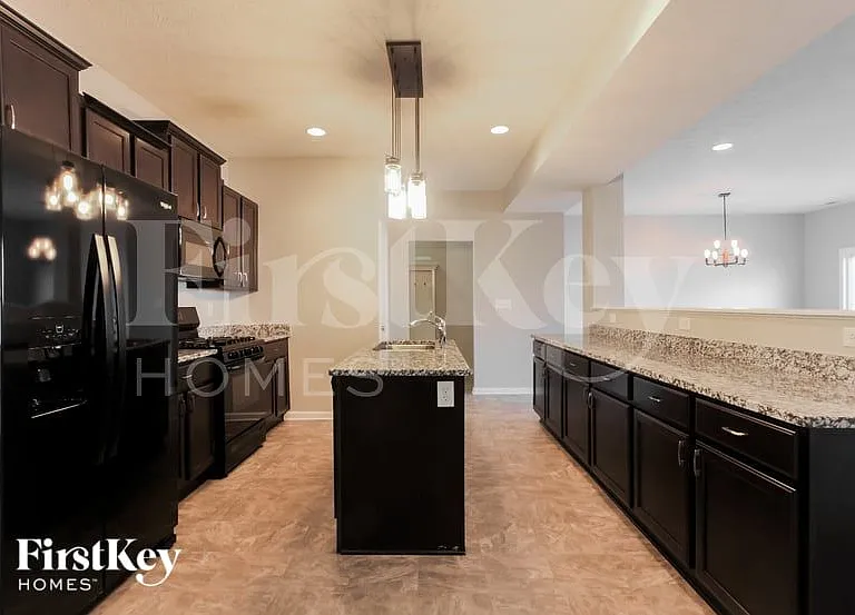5273 Brandywine Dr — Photo 4