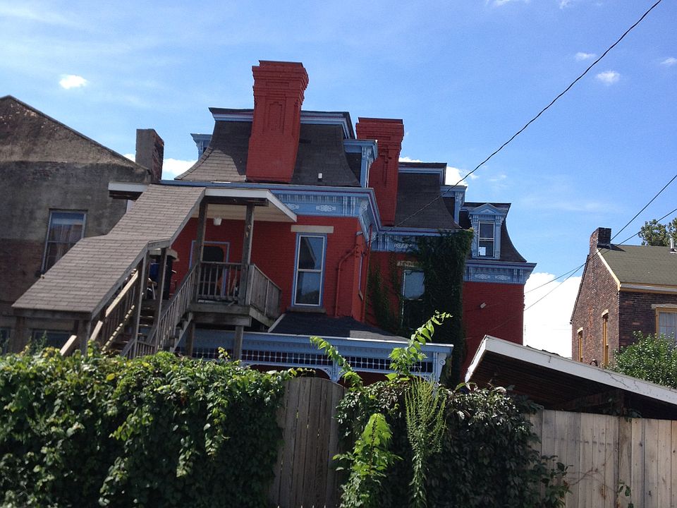 2nd image of 816 Main St