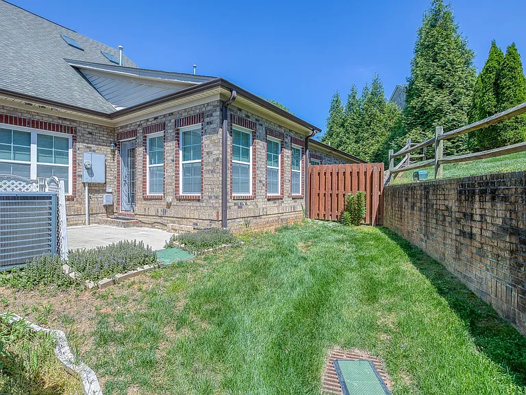 5015 Wyngate Village Dr — Photo 35