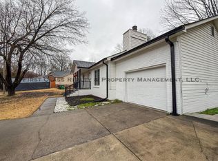 5819 Woodrock Ct, Charlotte, NC 28214