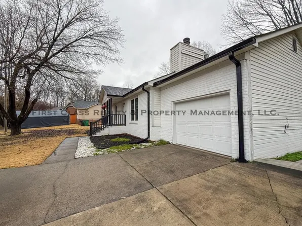 5819 Woodrock Ct, Charlotte, NC 28214