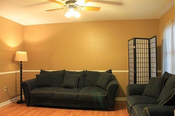 4th image of 127 Wellington Ct