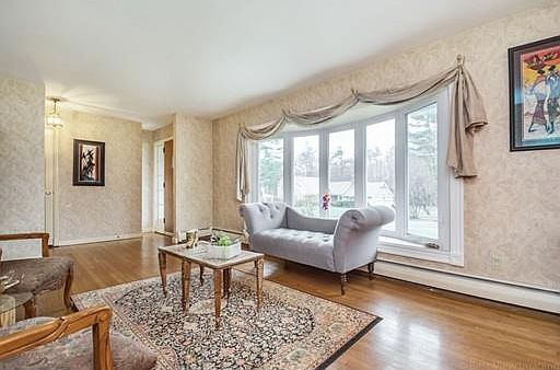 4th image of 28 Birchwood Dr