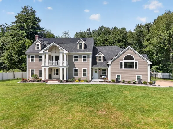 4 Fairway Dr, Andover, MA 01810