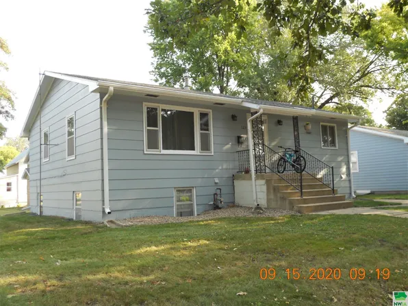 121 W Clark St, Vermillion, SD 57069