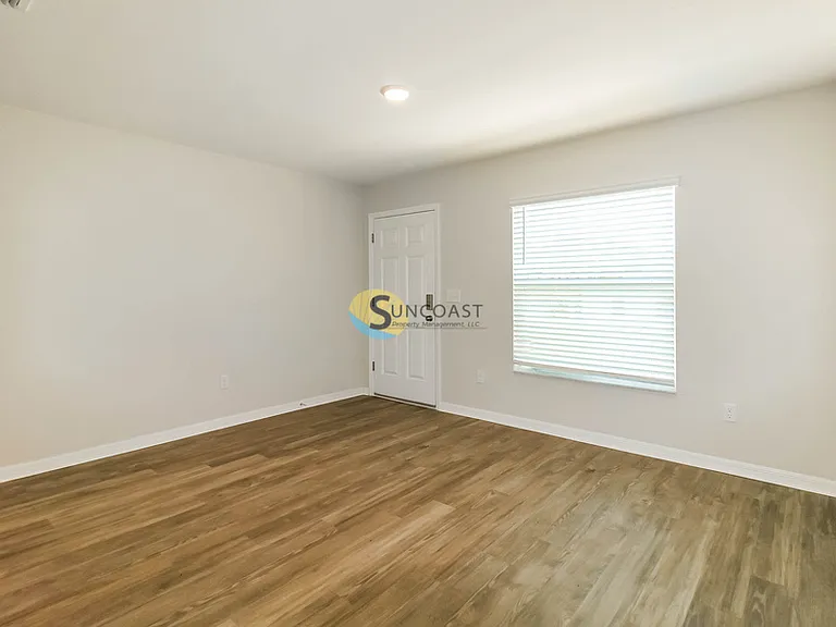 2103 NE 78th Ln — Photo 4