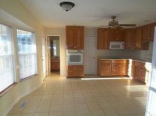 large eat-in kitchen