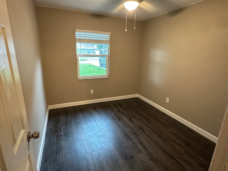 6205 S Church Ave — Photo 17