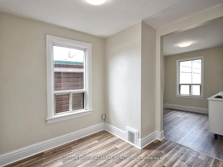 1932 Queen St E #2 — Photo 5
