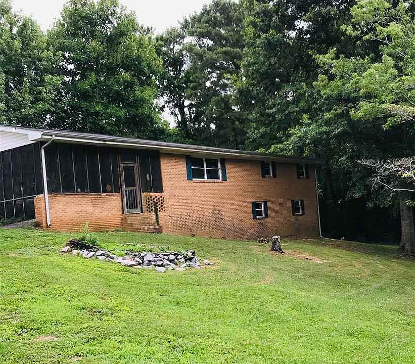 1st image of 3300 Crawford Dr SE