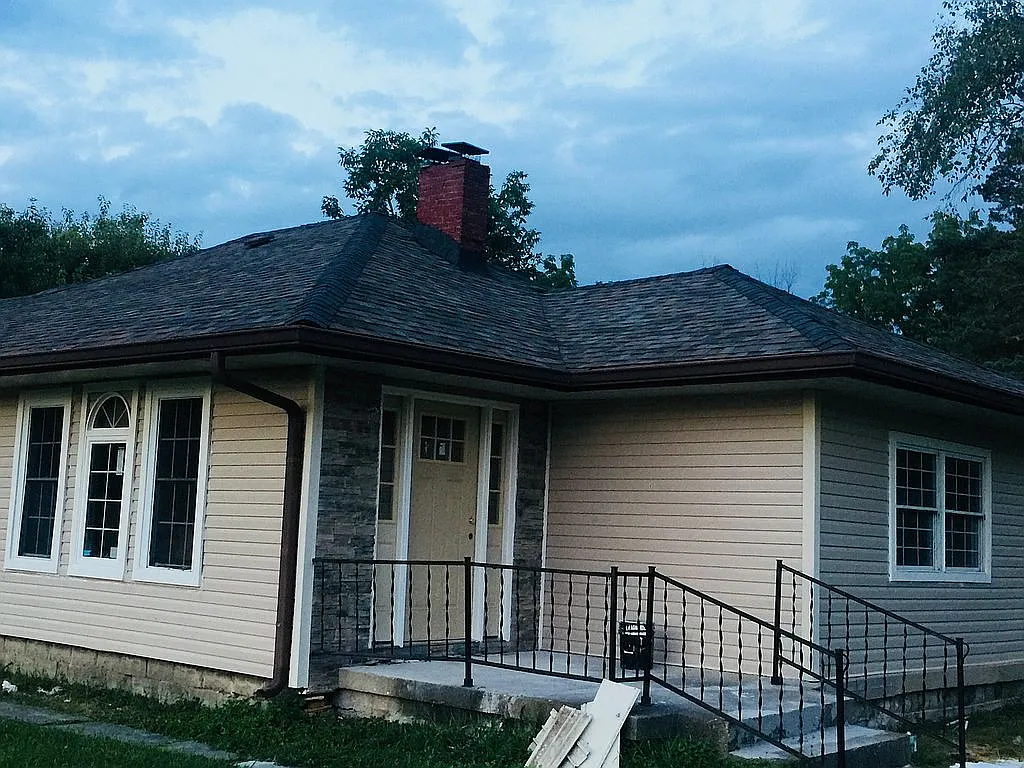 4306 38th St photo 1