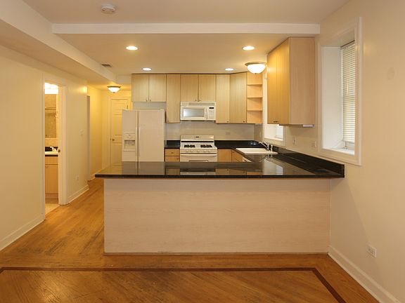 4th image of 3243 N Kenmore Ave #G