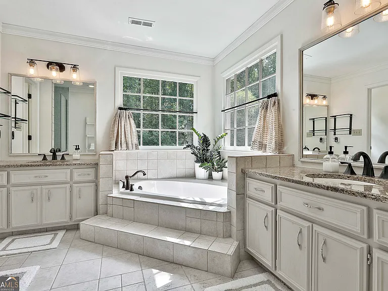 245 Woodsong Dr — Photo 10