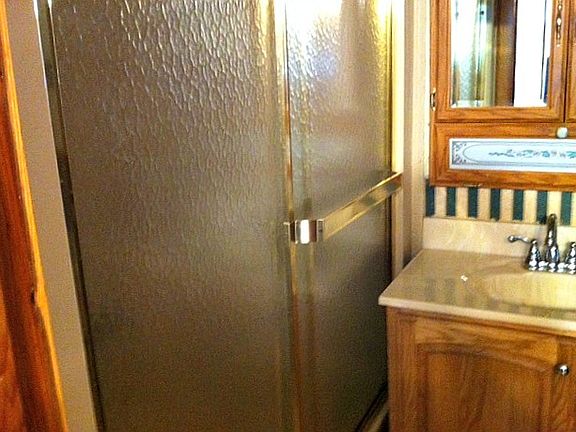 4th image of 404 N Shabbona St