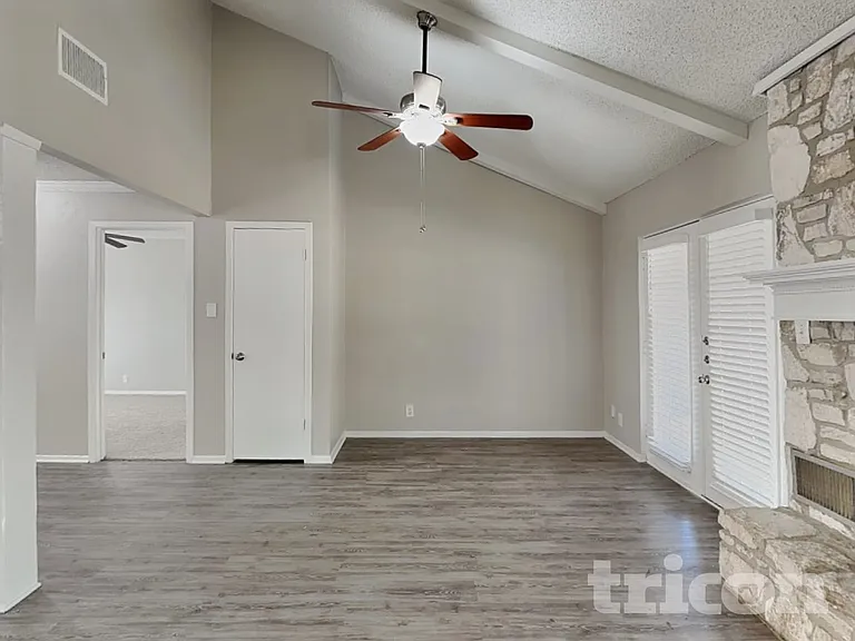 4909 Tiffany Ln — Photo 3