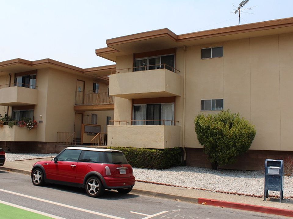 1st image of 400 Richmond Dr #6