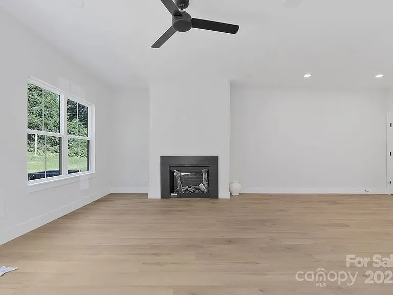 3127 Columbus Cir — Photo 11