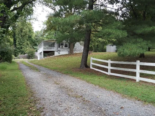 890 Keyes Gap Rd, Harpers Ferry, WV 25425