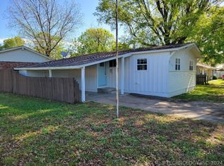 717 W Chenault Ave, Checotah, OK 74426
