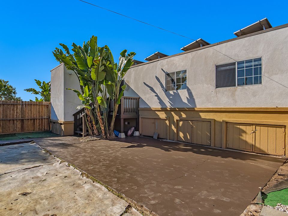 Huge Backyard around 700 SqFt.