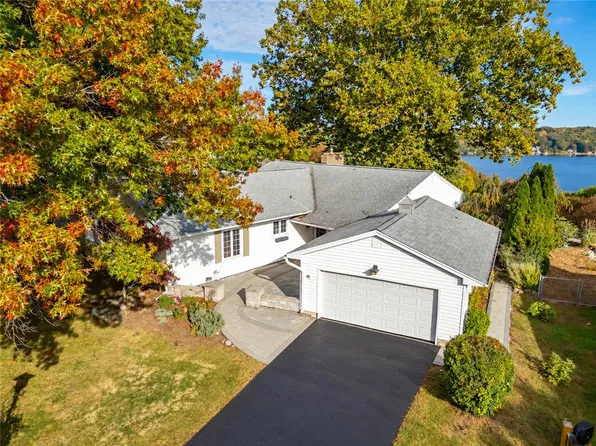 173 Valley Cir, Rochester, NY 14622