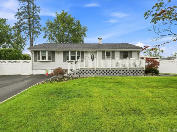 5 Talbot Lane, Selden, NY 11784