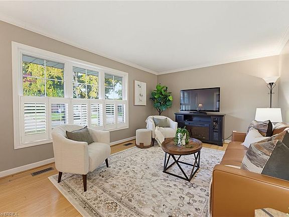 5th image of 38 Varadi Ave