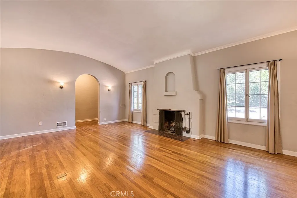 4 bed, 2537 sqft, $7,950 — Photo 4