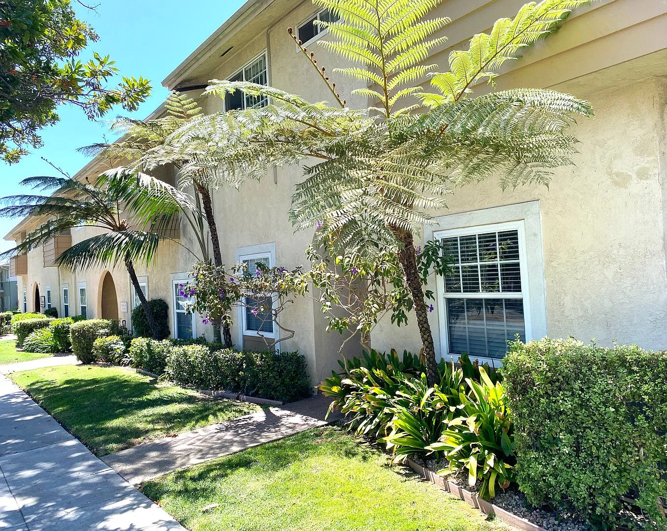 Price Reduced! | Available Now! Newly Remodeled Spacious 3-Bedroom Apartment In The Heart Of Sant... — Photo 4