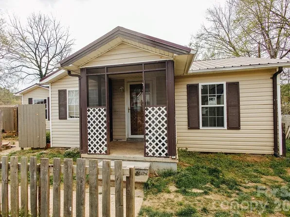 69 W Crawford St, Old Fort, NC 28762