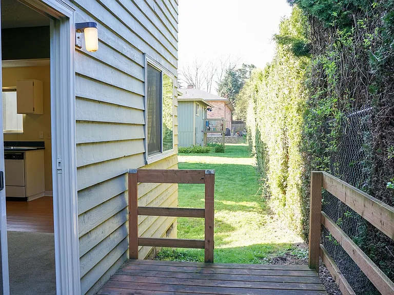 3705 SE 35th Pl #18 — Photo 12