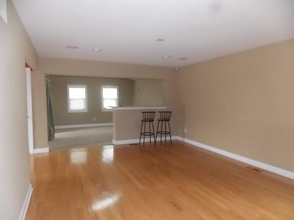 5th image of 4440 Beecher Ave