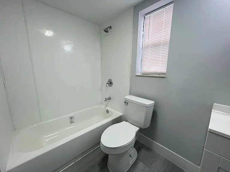 St George Apartments — Photo 9