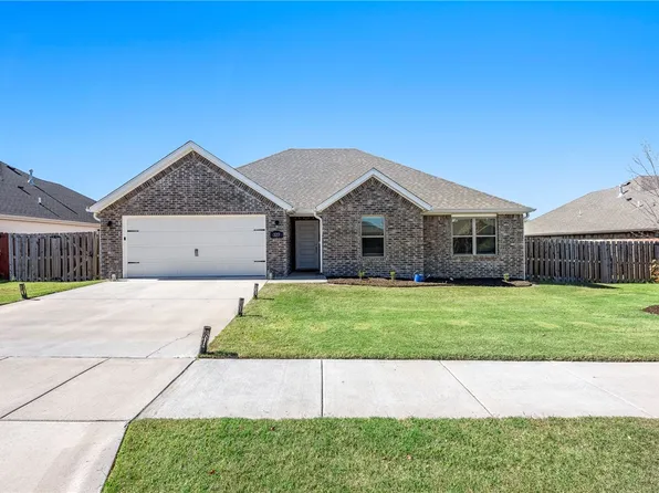 327 N Otoe St, Farmington, AR 72730