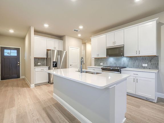 5th image of 519 Lullaby Ln