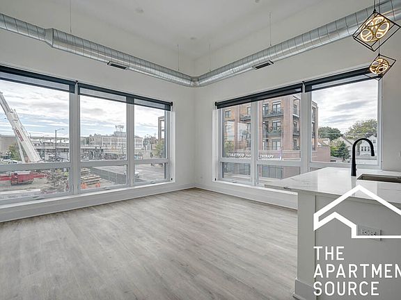 2nd image of 4709 N Artesian Ave #2-6