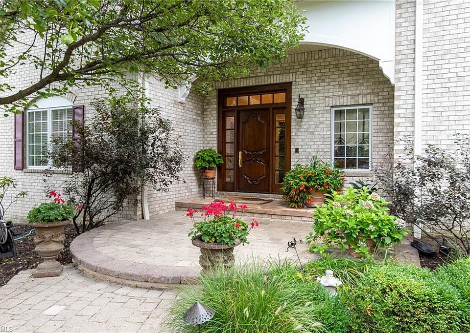 1st image of 785 Village Cir