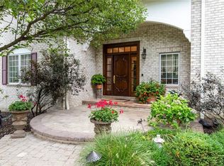 785 Village Cir, Mayfield Village, OH