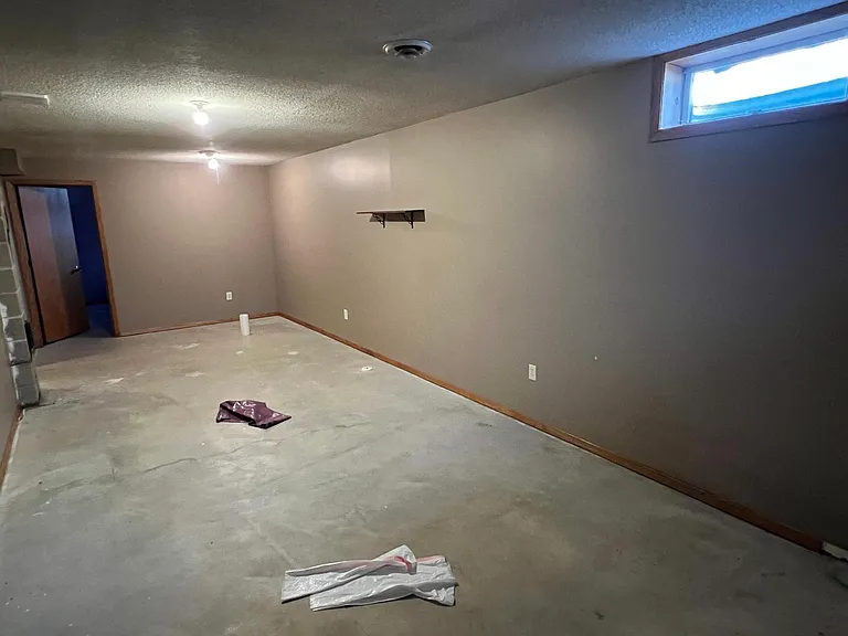 607 James St NE — Photo 18