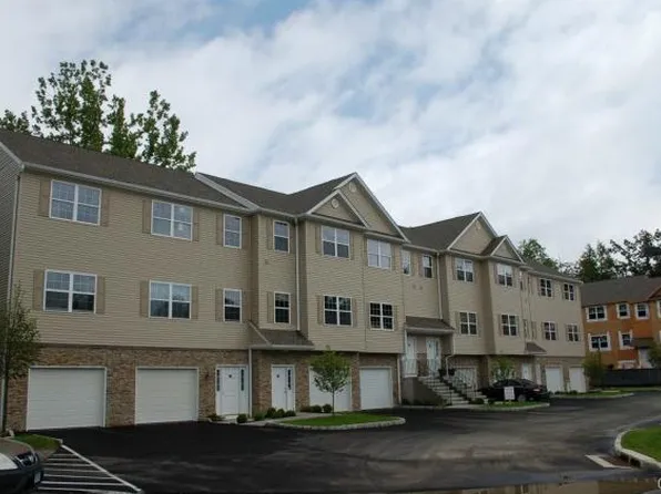 42 Riverview Ct, Brookfield, CT 06804
