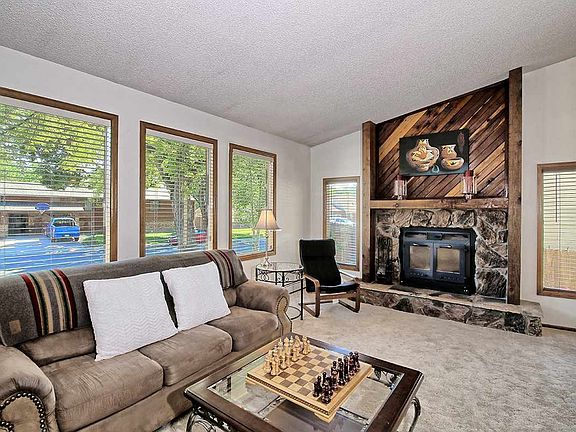 4th image of 613 E Indian Creek Dr